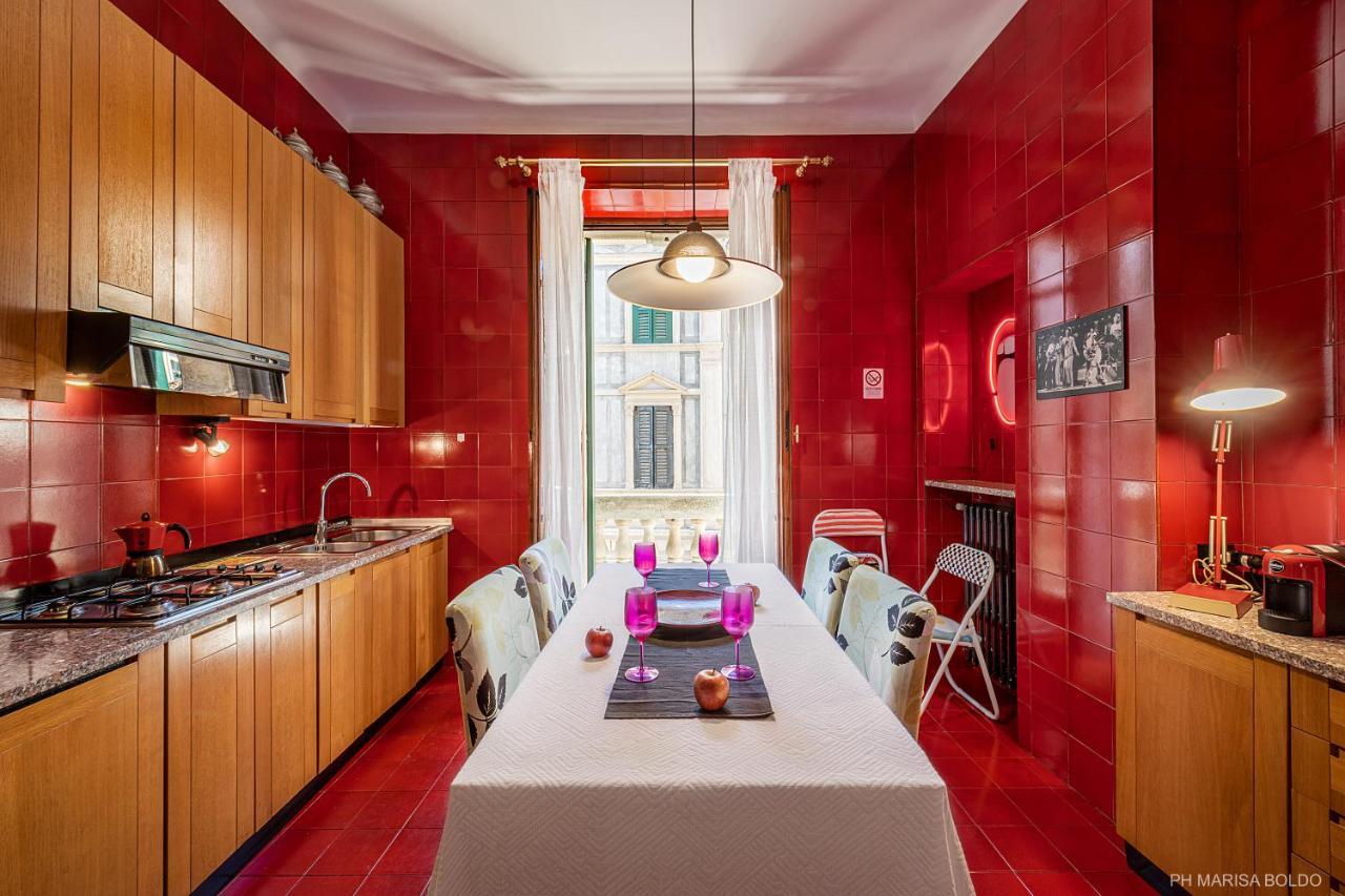 Billie's Flat Red
