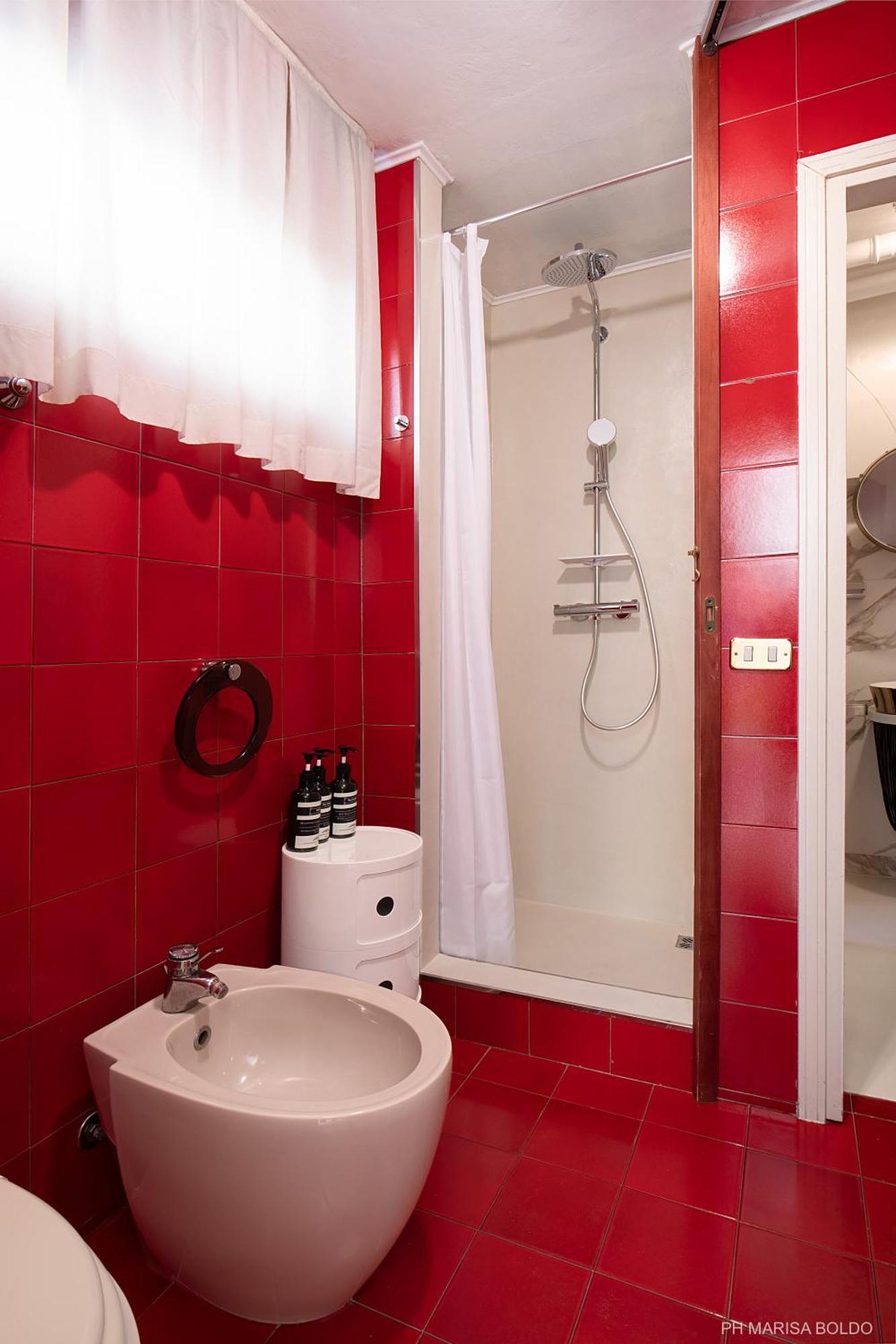 Billie's Flat Red Apartment *